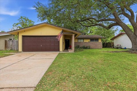 Photo of 920 Carolina, Bridge City, TX 77611 (MLS # 266635)