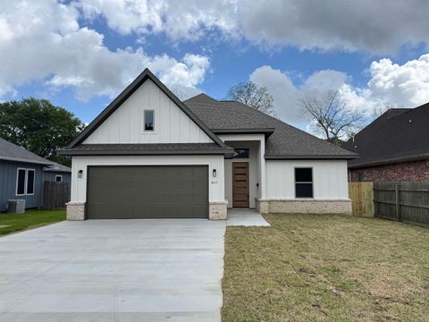 Photo of 817 Dallas St, Port Neches, TX 77651 (MLS # 267521)