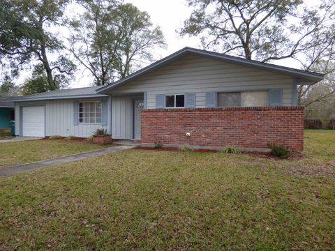 Photo of 2208 Monterrey, Orange, TX 77630 (MLS # 266332)