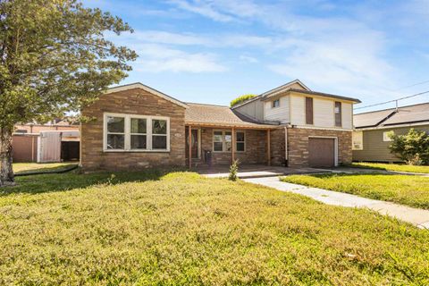 Photo of 113 N 12th Street, Nederland, TX 77627 (MLS # 266561)