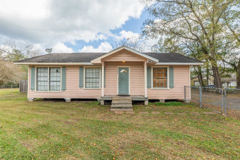 Photo of 1205 Butler, Vidor, TX 77662 (MLS # 263700)