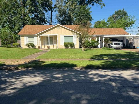 Photo of 3065 Minglewood Dr, Beaumont, TX 77703 (MLS # 266762)
