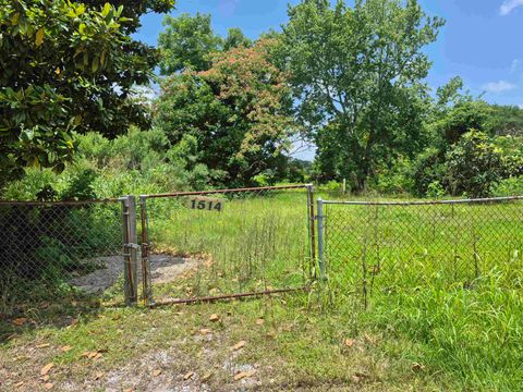 Photo of 1514 4th Street, Orange, TX 77630 (MLS # 262252)