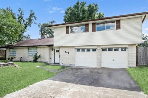 Photo of 1385 Howell St, Beaumont, TX 77701 (MLS # 263663)