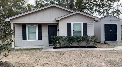 Photo of 1403 W Virginia, Beaumont, TX 77705 (MLS # 264807)