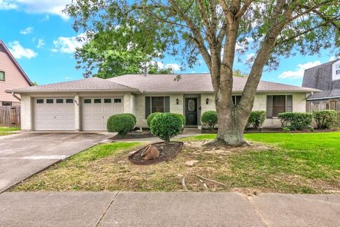 658 Meadowgreen Dr, Port Neches, TX 77651 - #: 247819