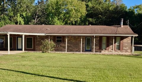 Photo of 950 Vivian St, Bridge City, TX 77611 (MLS # 263320)