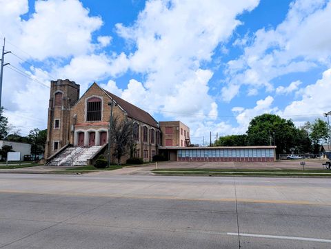 Photo of 1180 Washington Blvd., Beaumont, TX 77705 (MLS # 267716)