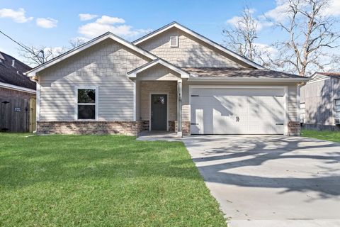 A home in Port Neches