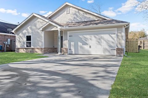 A home in Port Neches