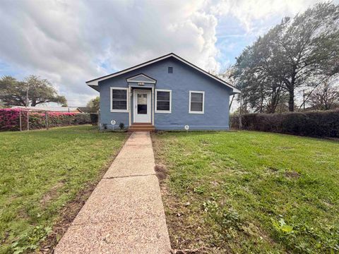 Photo of 301 Morrell, Orange, TX 77630 (MLS # 265829)