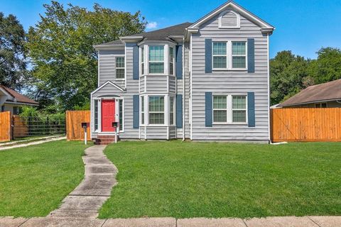 Photo of 2552 Liberty Ave, Beaumont, TX 77702 (MLS # 262337)