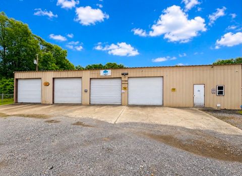Photo of 35457 US Hwy 96 South, Buna, TX 77612 (MLS # 269287)
