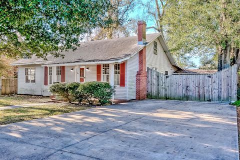 Photo of 2519 Glenwood Dr, Port Arthur, TX 77642 (MLS # 264321)