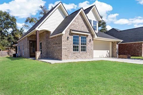 Photo of 790 Bridgeview, Bridge City, TX 77611 (MLS # 265368)