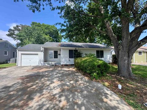 Photo of 3110 Boyd Ave, Groves, TX 77619 (MLS # 266673)