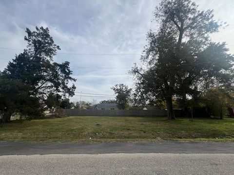 Photo of 1308 Victoria, Beaumont, TX 77701 (MLS # 266355)