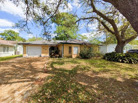 Photo of 770 Peyton Dr., Beaumont, TX 77706 (MLS # 266266)