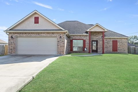 Photo of 820 Amber Kay Ln, Bridge City, TX 77611 (MLS # 262277)