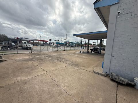 Photo of 1398 Washington Blvd, Beaumont, TX 77705 (MLS # 265702)