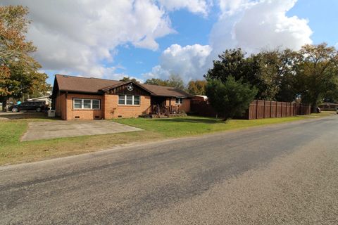 Photo of 1718 Sun, Port Neches, TX 77651 (MLS # 263448)