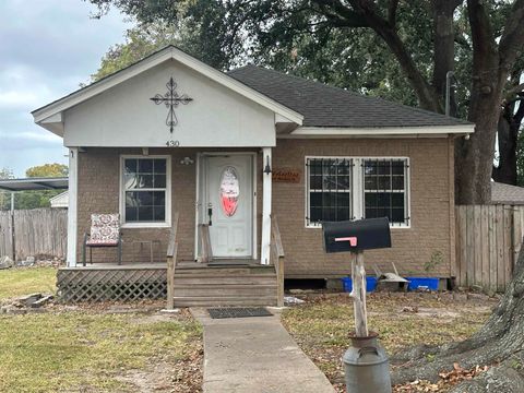 A home in Port Neches