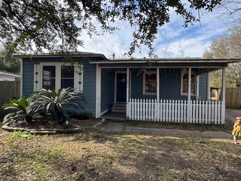 Photo of 406 Osage, Orange, TX 77630 (MLS # 264788)