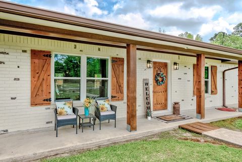 Photo of 2363 Twin Oaks, Orange, TX 77630 (MLS # 266274)