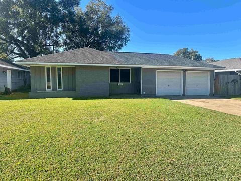 A home in Groves