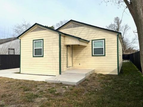 Photo of 635 Goliad St, Beaumont, TX 77701 (MLS # 264905)