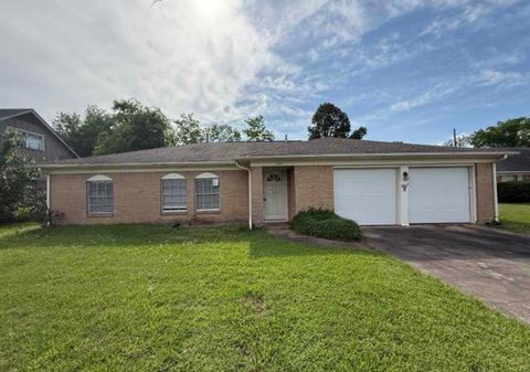 Photo of 1235 Elaine, Beaumont, TX 77706 (MLS # 264244)