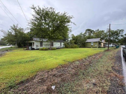 Photo of 2610 Hegele Street, Beaumont, TX 77705 (MLS # 270656)