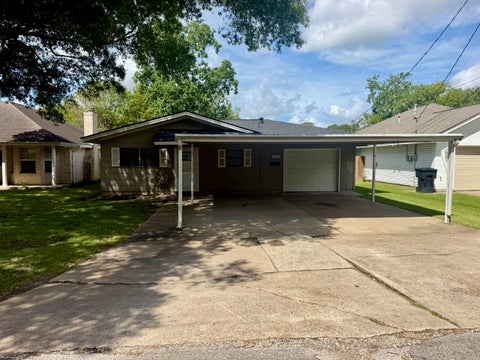 Photo of 2404 Avenue A, Nederland, TX 77627 (MLS # 271435)