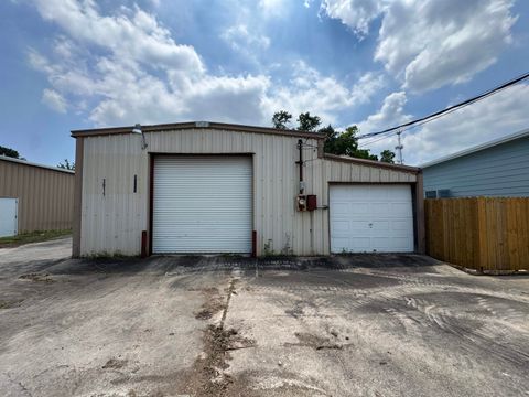 Photo of 3011 Main Ave, Groves, TX 77619 (MLS # 267605)