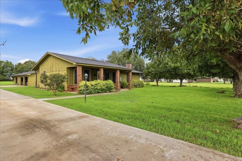 Photo of 7966 Viterbo Rd, Nederland, TX 77627 (MLS # 271465)