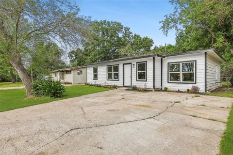 Photo of 750 Jeny Ln, Beaumont, TX 77707 (MLS # 265623)