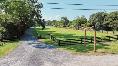 Photo of 295 W Old Hwy 90, Vidor, TX 77662 (MLS # 270613)