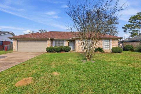 Photo of 1908 Thousand Oaks Drive, Orange, TX 77632 (MLS # 266154)