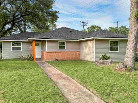 Single Family Residence in Beaumont TX 3910 Bayou Rd.jpg