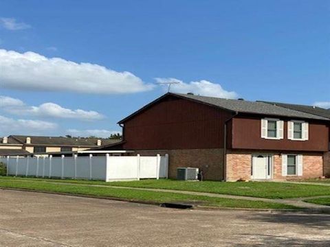 Photo of 405 Georgetown St, Beaumont, TX 77707 (MLS # 266961)