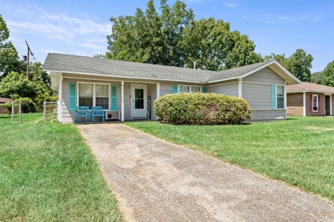 Photo of 410 Bridalwreath, Orange, TX 77630 (MLS # 269971)