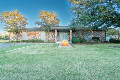Photo of 5304 Meeks Drive, Orange, TX 77632 (MLS # 255563)