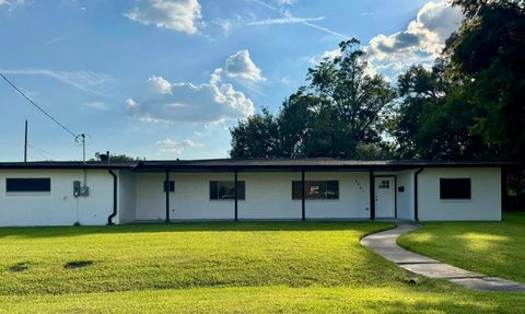 Photo of 5201 Park Ave, Groves, TX 77619 (MLS # 262658)