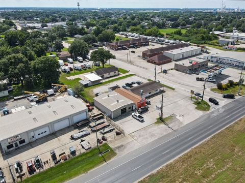 Photo of 2495 Twin City Highway, Nederland, TX 77627 (MLS # 261389)
