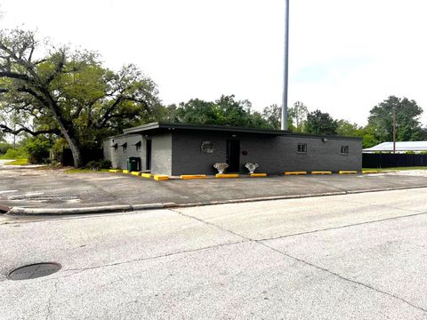 Photo of 1601 MAIN, Orange, TX 77630 (MLS # 257970)