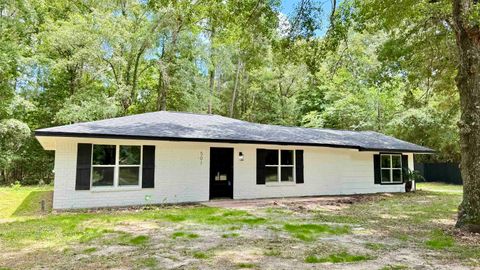 Photo of 501 Aspen Street, Village Mills, TX 77663 (MLS # 268378)