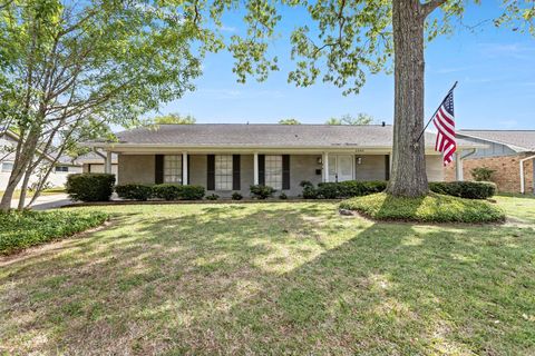 Photo of 2080 Chevy Chase, Beaumont, TX 77706 (MLS # 266163)