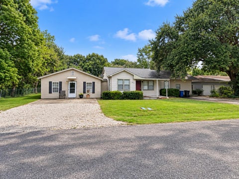 Photo of 145 E Darby, Bridge City, TX 77611 (MLS # 271886)