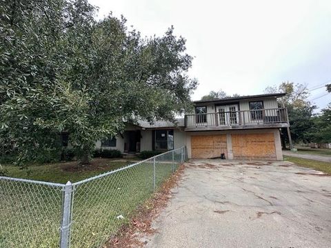 Photo of 949 Dillon Dr, Silsbee, TX 77656 (MLS # 263644)