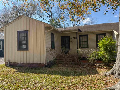 Photo of 565 24th Street, Beaumont, TX 77707 (MLS # 265267)